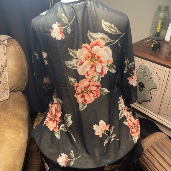 Emory Park Floral Kimono - Picture 5 of 6